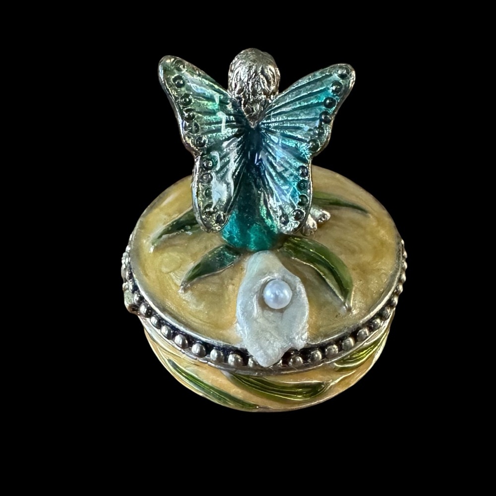 Fairy Holding Faux Pearl Mini Trinket Box - Picture 4 of 7